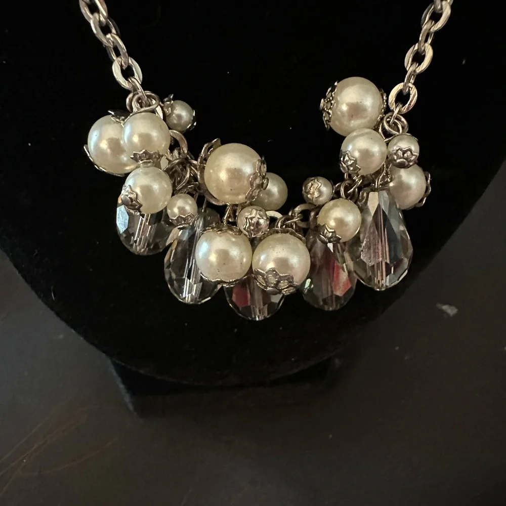 And Taylor retired peace. Silver Pearl Necklace - Picture 3 of 4